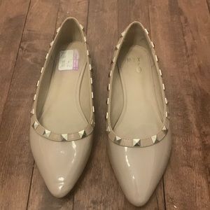 Barley worn stud flats